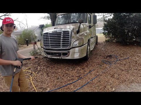 Pressure Washing :Getting FreightLiner ready to sell
