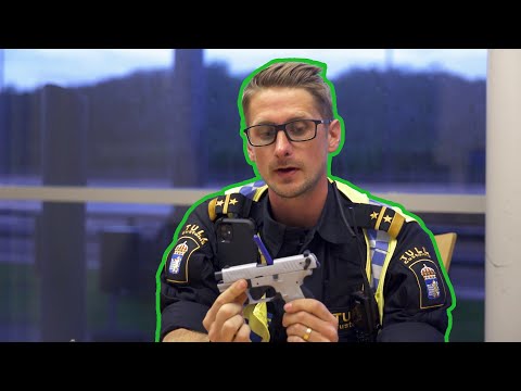 Funkcjonariusze zatrzymali Polaka z podejrzaną bronią | Celnicy na straży Szwecji