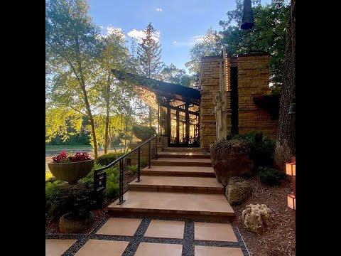 Frank Lloyd Wright: The Lovness & Peterson Cottages