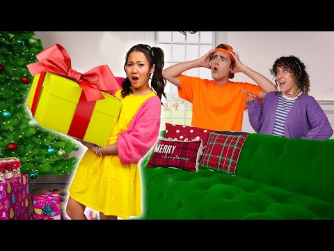 Ellie Sparkles WRAPS Presents for Jimmy & Casey | Ellie Sparkles | WildBrain Live Action