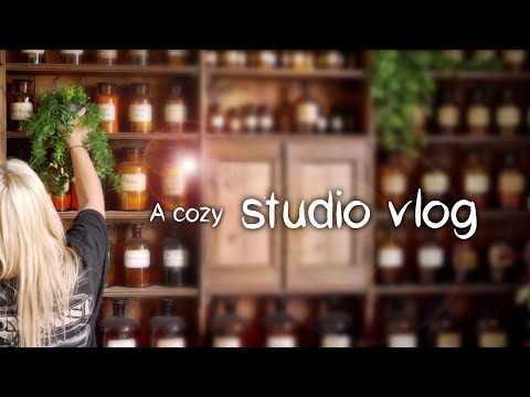 Studio vlog: Creating a warm and cozy workspace