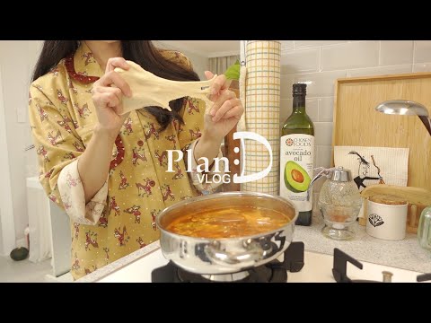 Kimchi hand-pulled dough on a rainy day. Buying a gift at The Hyundai & fried tofu. Mandarin jelly