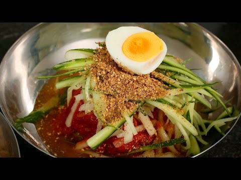Cold, spicy, chewy noodles (Bibim-naengmyeon: 비빔냉면)