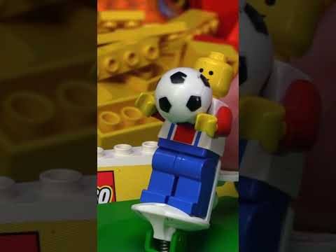 Building a OLD LEGO Soccer Set! | Day 6