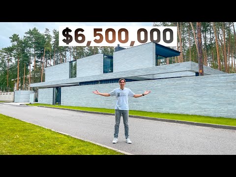 Обзор дома 1050 м2 с мраморным фасадом, плоской кровлей и большим панорамным остеклением