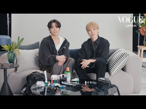 BTSのJIMINとJUNG KOOKのバッグの中身は？対照的な二人が、旅に行く時の必需品などを紹介。| In The Bag | VOGUE JAPAN