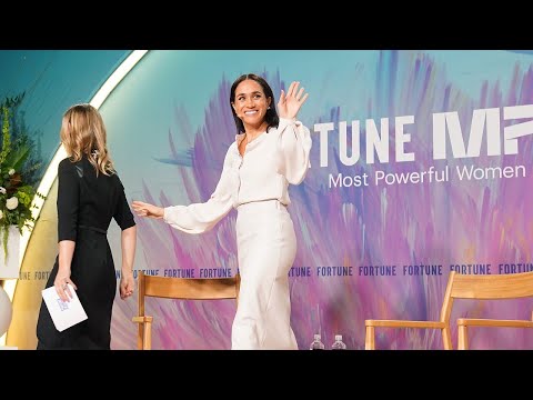 Meghan Trolls Royals with Fakes Ass Xmas Message