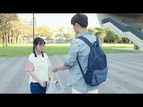 country girl went to college for first time，handsome boss fell in love with her at first sight