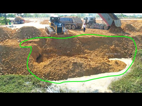 Excellent Work! Smart Driver Dozer Escape From Quick Landslide Problems With Terrible Dirt For Fill
