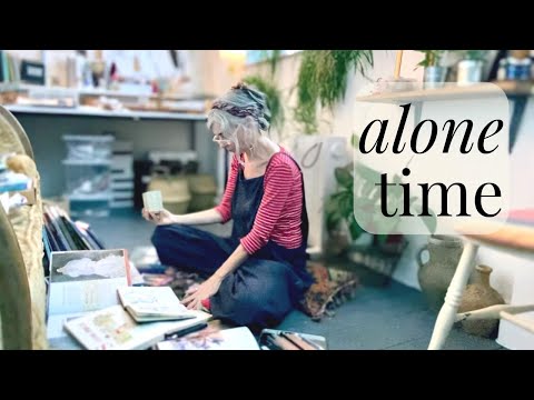 Girl seeks inspiration (not social media) cosy autumn vibes, draw with me, sketch loosely session