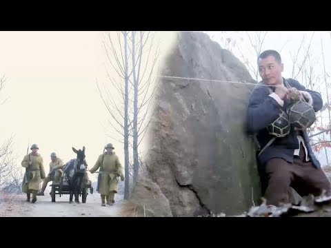 (Anti-Japanese Movie) The Japanese army raids a village,but the young man had hidden mines nearby