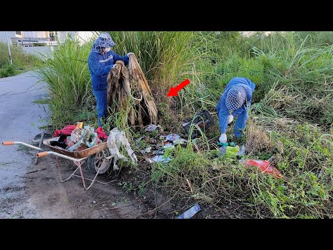 Unbelievable! Instead of Cleaning Up, They Consider the Sidewalk a Dump to Dump Everything