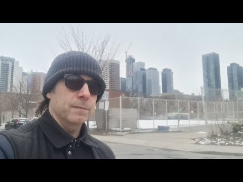 Toronto LIVE: Exploring The City On A C-Cold Wednesday Evening
