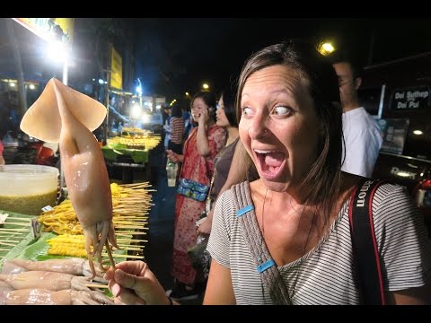 DELICIOUS Thai Street Food at Chiang Mai’s Sunday Night Market