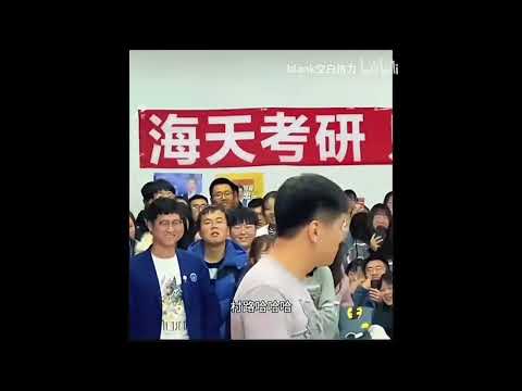 张雪峰名场面合集:他极具争议,也非常有趣|新闻特写20260325