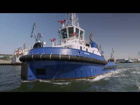 THE TUGBOAT: THE CREW MANOEUVRES
