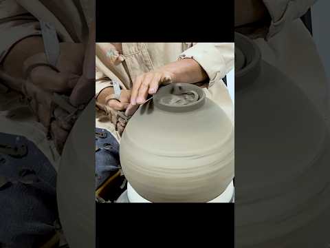 Cutting Korean Traditional Pottery Heels. Process of Making Pottery. Master of Korean Pottery.