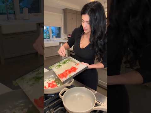 Kylie Jenner Cooks Shrimp Tacos for Her Kids & Ariel Tejada After 5 Years #kyliejennerstyle #shorts