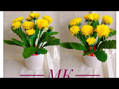 Одуванчики из фоамирана в вазоне.Foamiran dandelions in a flowerpot.