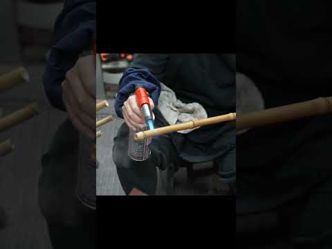 The process of making a violin by a craftsman and making a gayageum by a craftsman