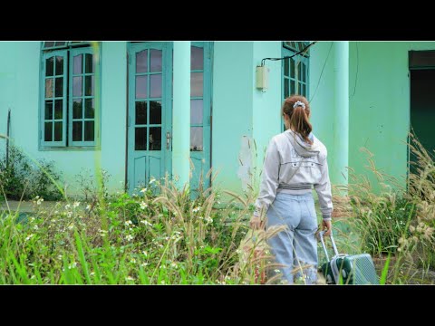 She Came Back to the Overgrown House… and Went Silent at What She Saw