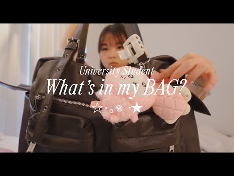 what's in my university school bag? 👜 everyday essentials for class!