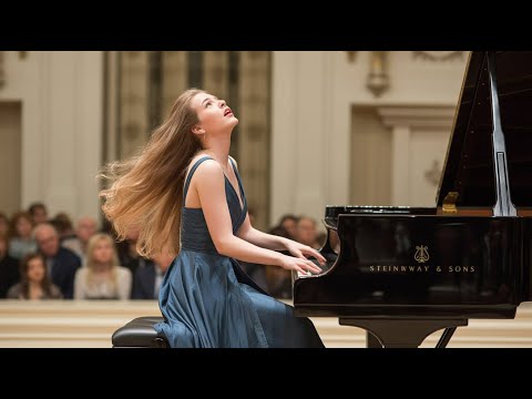 She Started With a Basic Tune — Then Left Everyone in Awe With Her Mastery...