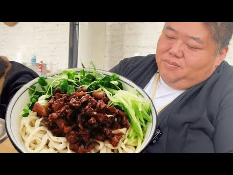 Brother Monkey is having a different kind of jjajangmyeon today, Korean jjajangmyeon!