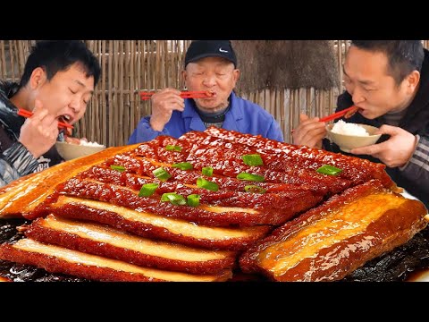 The essential New Year's Eve dish ”Mai Cai Kou Rou” (preserved vegetable braised pork). The pork an