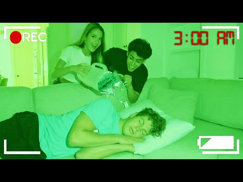 PRANKING MY FRIENDS AT 3AM!!