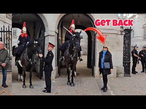 “Tourist Ignores King’s Guard Warnings—Gets Told Off Immediately