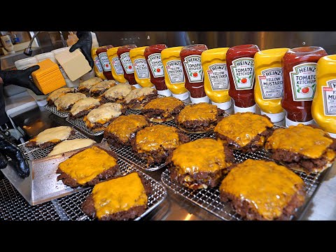 People come from all over the world to eat this! American double cheeseburger / Korean street food