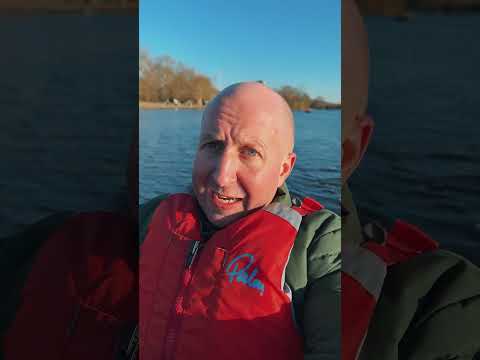 A pedalo in the middle of London!!..in the winter!! 🥶