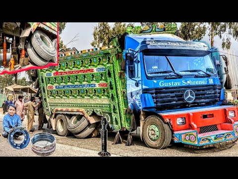 Loaded Truck Rear Wheel Hub Completely Broken On the Road | Emergency Mechanic With basic Tool Fixed