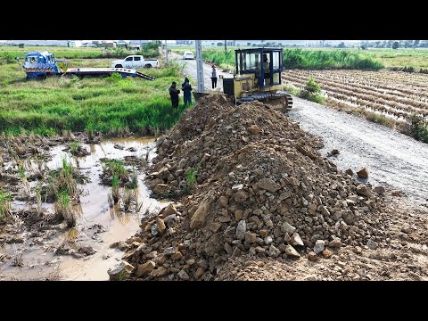 OH LANDFILL PROJECT! Nicely Technique Of KOMATSU Bulldozer Push Stone Mix Rock Filling Up Farm Land