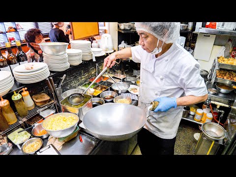 A Chef with Amazing Wok Skills Makes Egg Fried Rice! Quick Service at the Local Chinese Restaurant