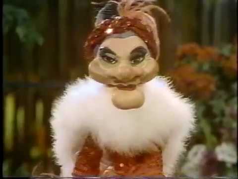 Wayland Flowers and Madame--Interview and Cheek to Cheek, 1977 TV