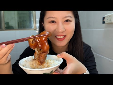【寻尝姐妹】在隆江吃猪脚饭，小店不大一天做十几锅猪脚，来的早能吃到四点金