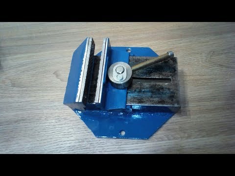 Vise with quick-action clamping mechanism.