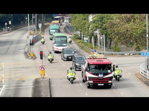 宏福苑五級火｜殉職消防員何偉豪出殯 蓮姐誦經淚別：160人往生，政府須查找真相還死難者公道。