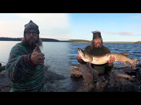 Ten People Compete For $500,000 In A Survival Challenge，With A Fishing Expert Eating Fish Daily.