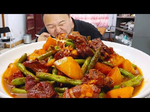 A Qiang bought 10kg of spareribs for a long time  and made spareribs stewed with beans. The meat wa