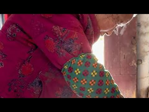 家家听说娃明天过生日，非要买点鸡蛋带回去，带了鸡蛋还要带菜，每次回来都先要跟她说好什么时候走，她好安顿，总是提前准备这这那那，生怕带的不够多。这是86岁的老人对小辈的疼爱！#农村土鸡蛋  #乡愁...