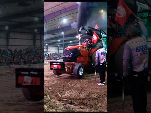 Smoke Tube goes bust on the "Endless" Case IH Hot Farm Pulling Tractor. #shorts