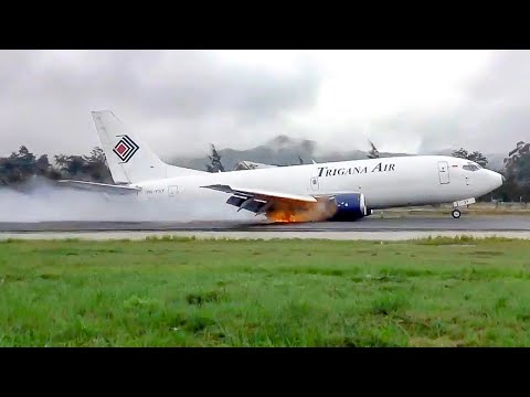 737 Landing Gear Collapses