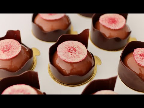 Strawberry Chocolate Dome Cake 🍓🍫 Easy to Make at Home!