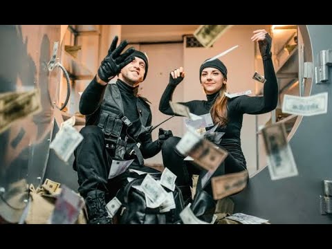 مراته وصحبه بيحاولو يقتـ ـلوه بعد ما نفذو عمليات سرقه خطـ ـيره فبيهرب منهم وبيقرر الانتـ ـقام..مسلسل