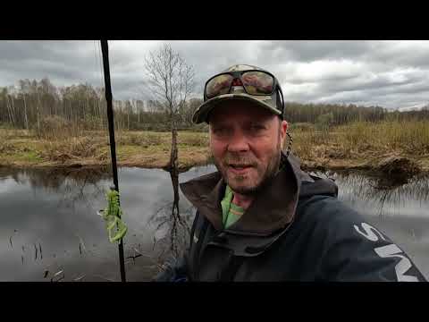 Ловля ЩУКИ на МАЛОЙ РЕКЕ весной! Рыбалка на СПИННИНГ в АПРЕЛЕ! Весенний сезон открыл!