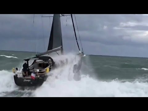 💯 FURIEUSE LA PASSE EST DÉCHAÎNÉE LES VOILIERS ET PLAISANCIERS SONT FACE AUX DÉFERLANTES MYTHIQUES.🌊