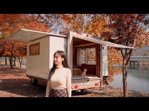 🚛 A woman solo camping while drawing and traveling with her dog in a cabin truck